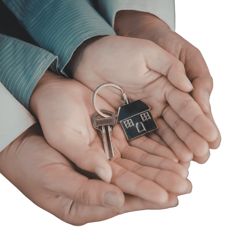 Manos sosteniendo llaves de casa
